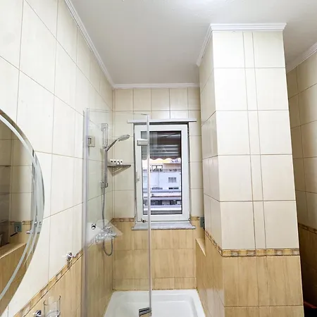 Cozy Near The Pyramid, Center