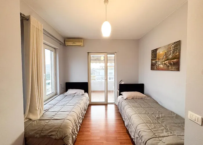 Cozy Near The Pyramid, Center Appartement Tirana