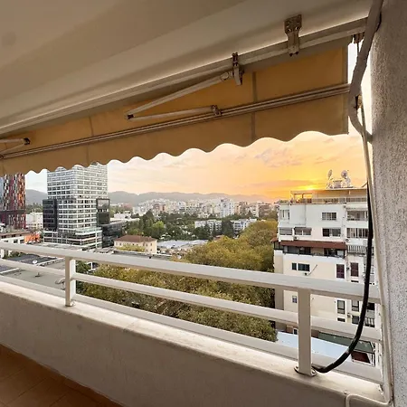 Apartman Cozy Near The Pyramid, Center *