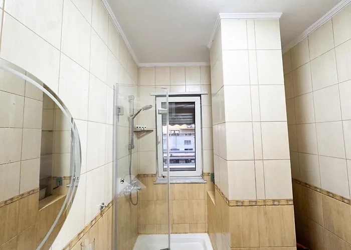 Cozy Near The Pyramid, Center